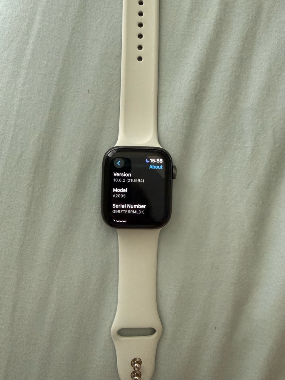 Apple Watch with White Sport Band and Black Face Series 5 44mm